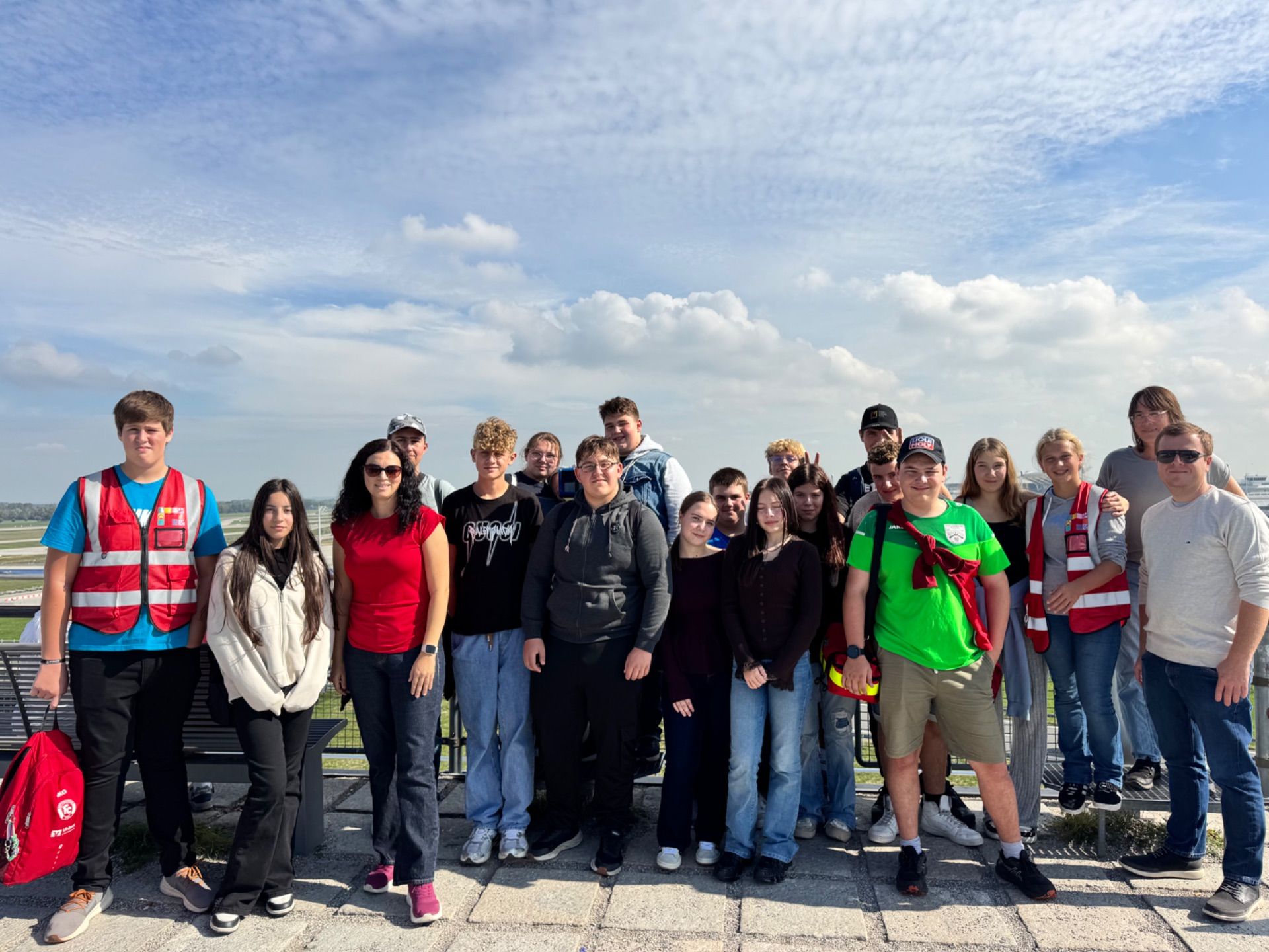 Schulsanitäter auf Entdeckungstour am Flughafen München